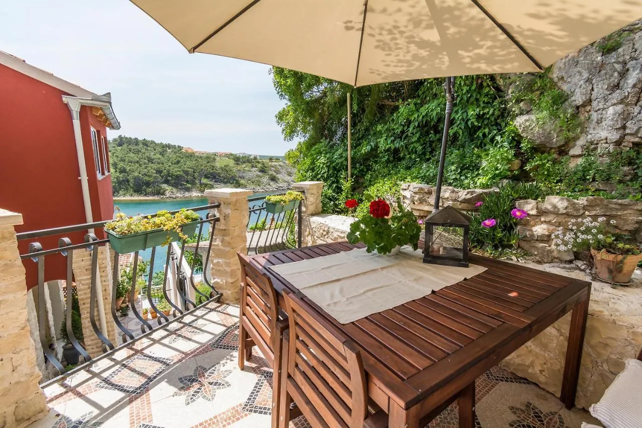 Apartments Mali Dvor Novigrad Novigrad