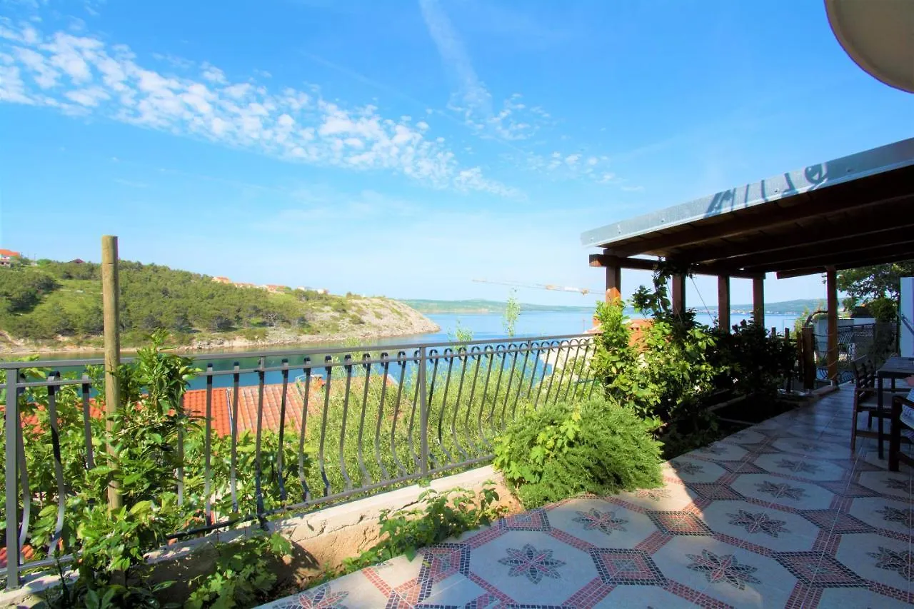 Apartments Mali Dvor Novigrad Novigrad