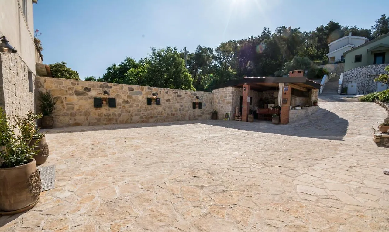 Apartments Mali Dvor Novigrad Novigrad