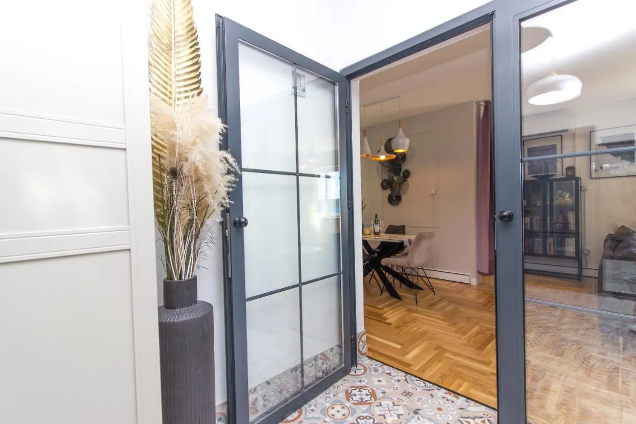 Apartments Mali Dvor Novigrad Novigrad  Croatia
