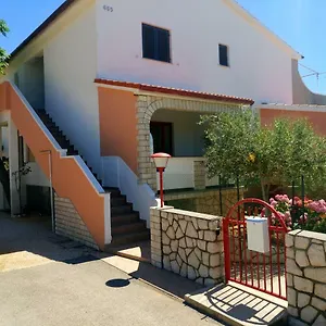 apartmani-krunic.primorje-gorskikotar.com/