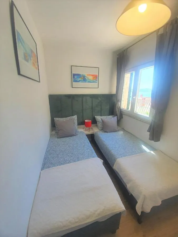 Apartments Mali Dvor Novigrad Novigrad