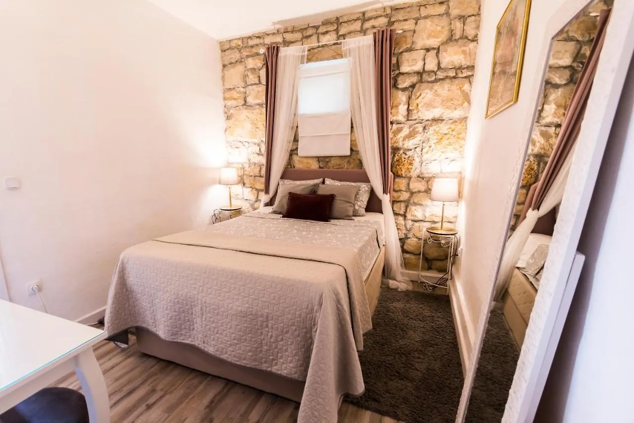 Apartments Mali Dvor Novigrad Novigrad  Croatia