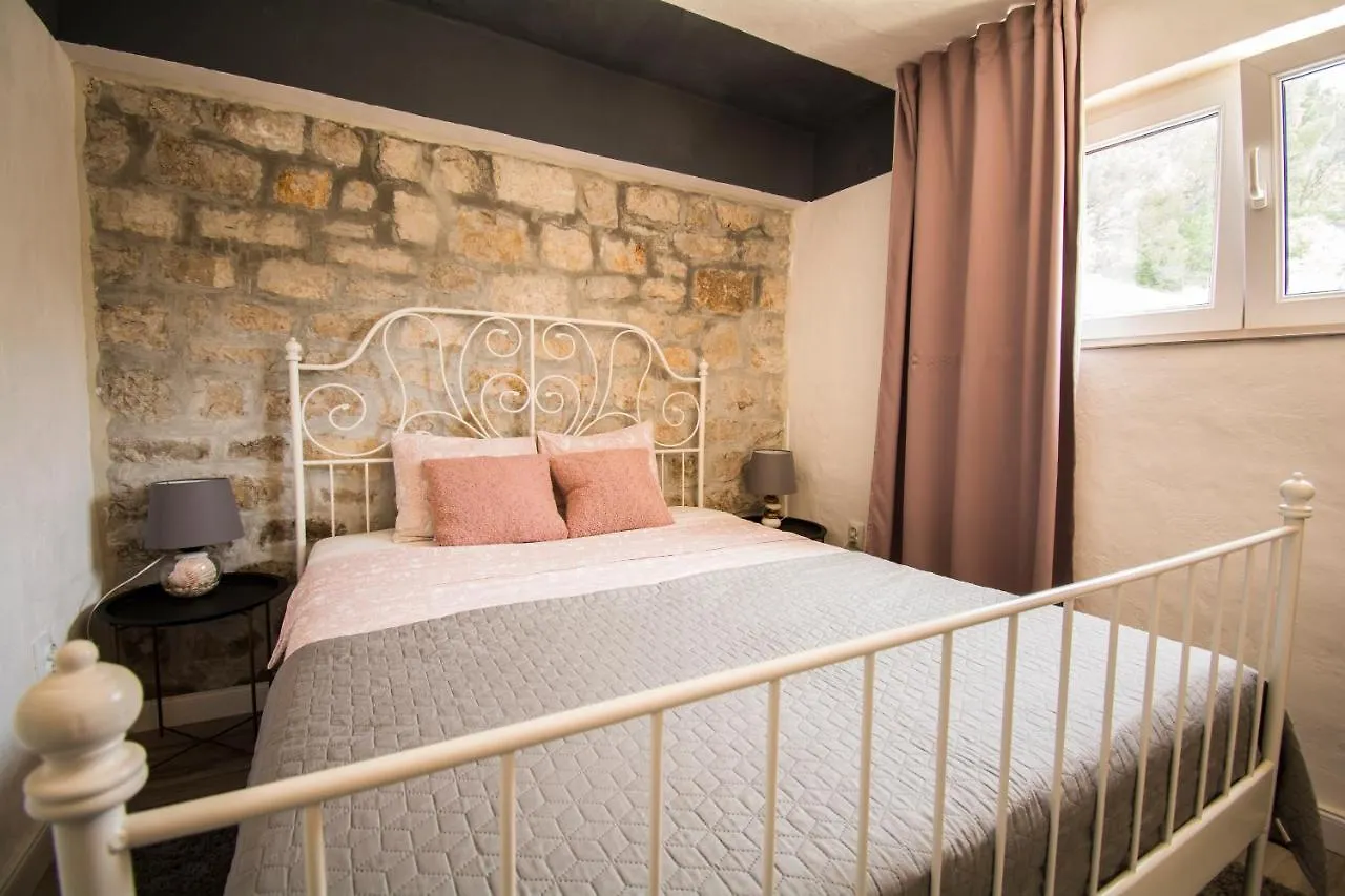Apartments Mali Dvor Novigrad Novigrad