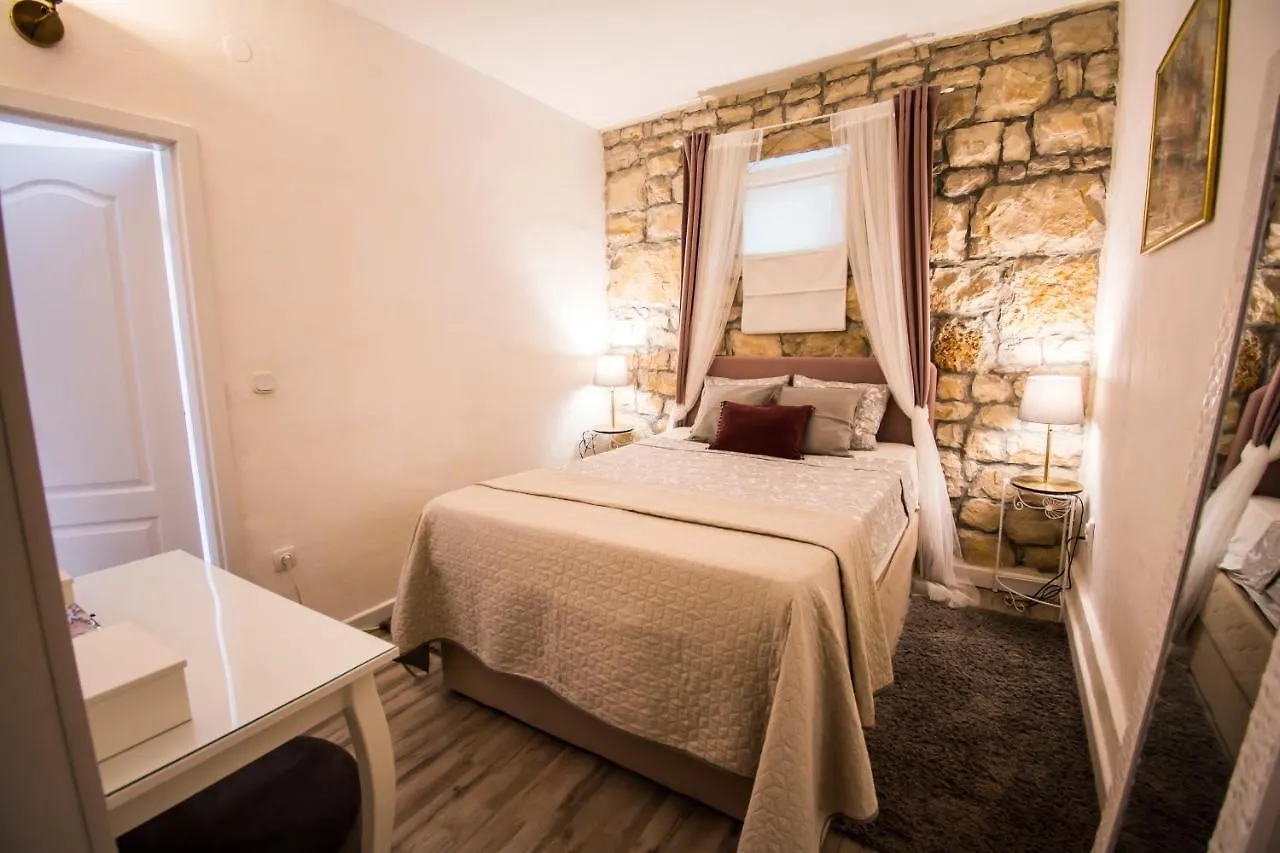 Apartments Mali Dvor Novigrad Novigrad