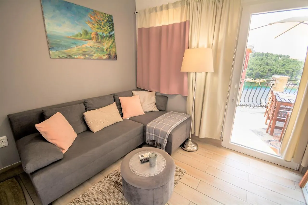Apartments Mali Dvor Novigrad Novigrad  Croatia