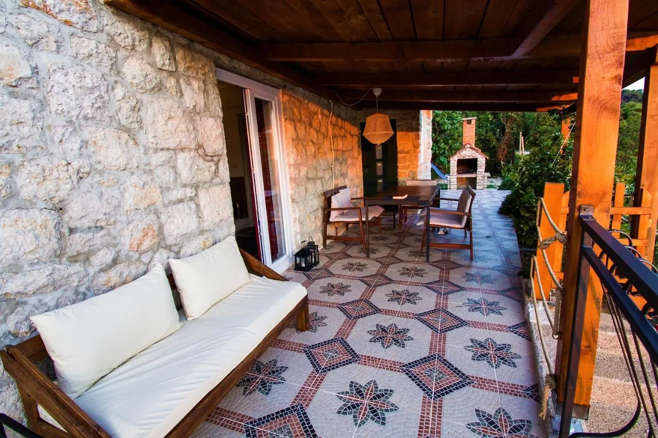 Apartments Mali Dvor Novigrad Novigrad  Croatia