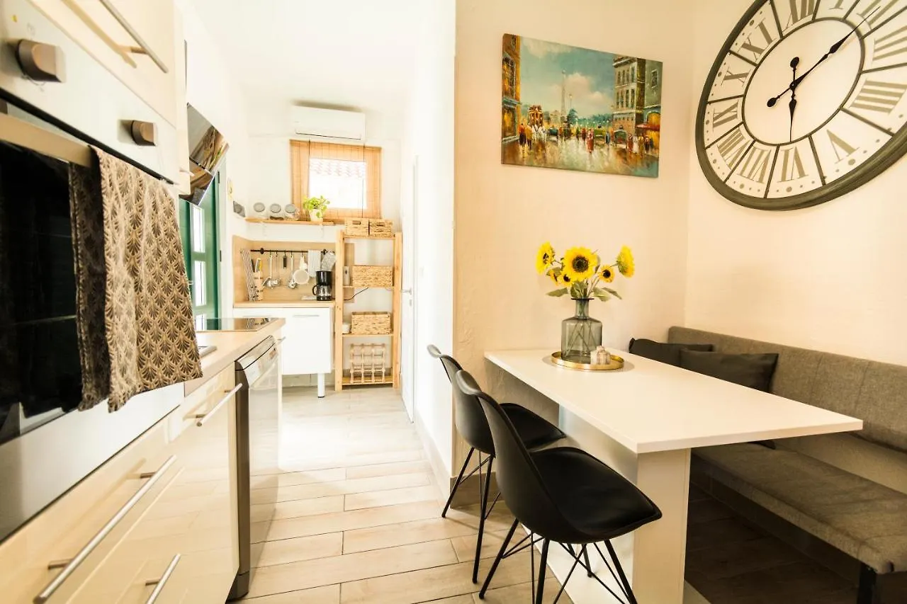 Apartments Mali Dvor Novigrad Novigrad