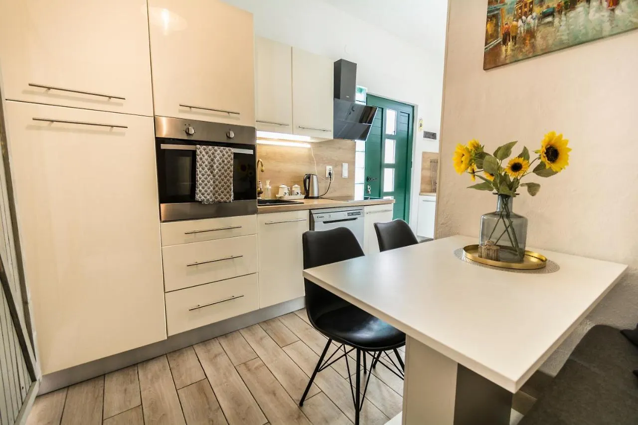 Apartments Mali Dvor Novigrad Novigrad