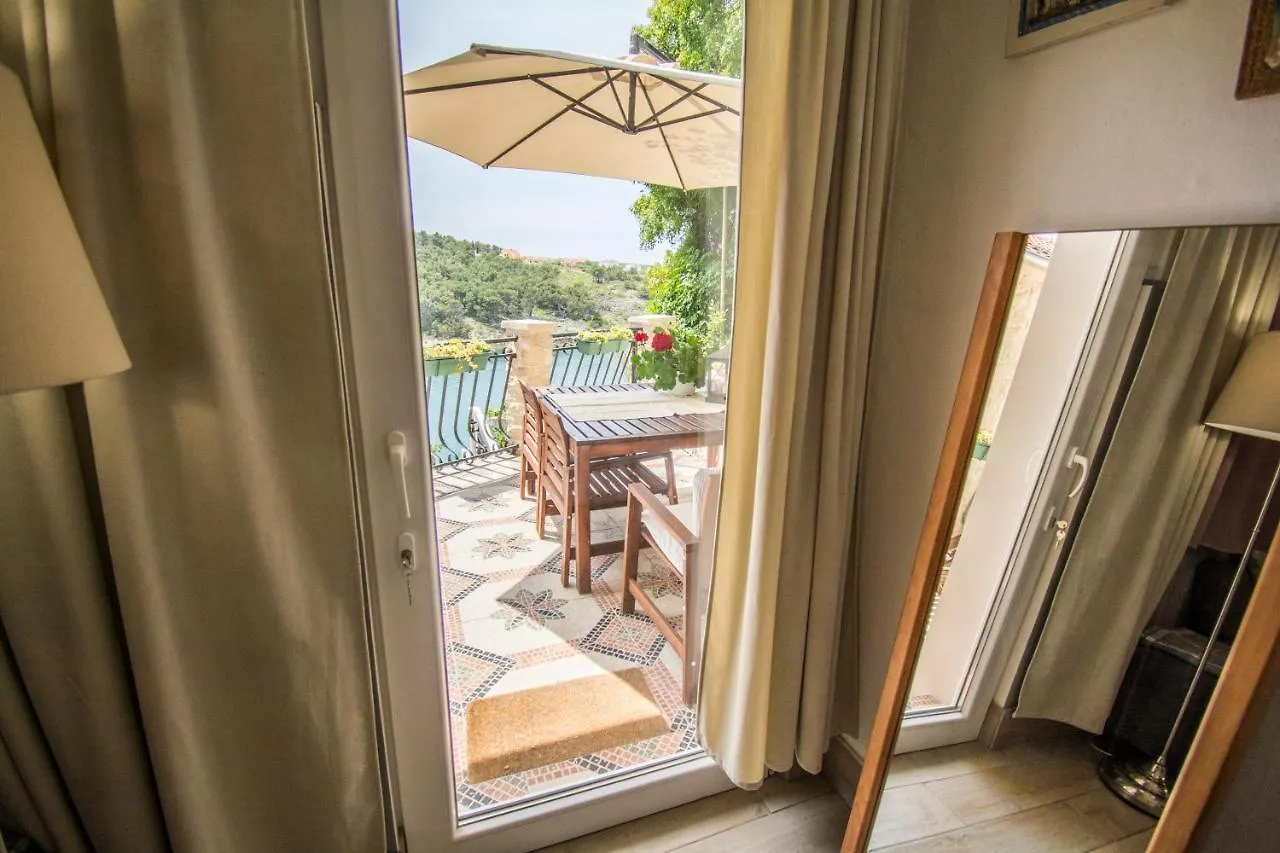 Apartments Mali Dvor Novigrad Novigrad  0*, Novigrad (Dalmatia)