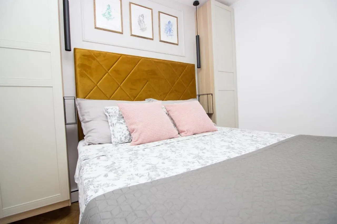 Apartments Mali Dvor Novigrad Novigrad