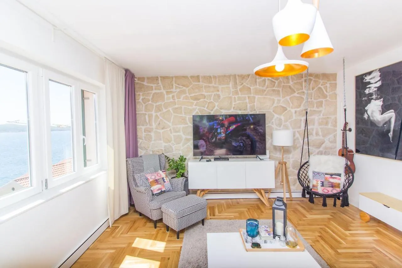 Apartments Mali Dvor Novigrad Novigrad