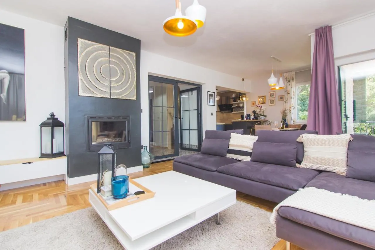 Apartments Mali Dvor Novigrad Novigrad  Croatia