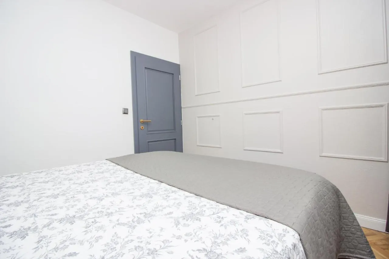 Apartments Mali Dvor Novigrad Novigrad  Croatia