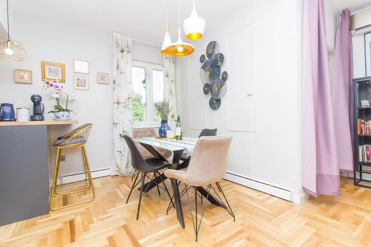 Apartments Mali Dvor Novigrad Novigrad  0*, Novigrad (Dalmatia)