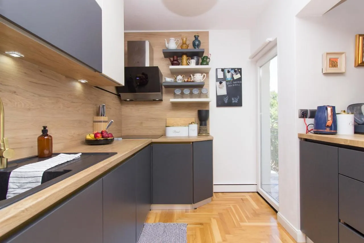 Apartments Mali Dvor Novigrad Novigrad  0*, Novigrad (Dalmatia)