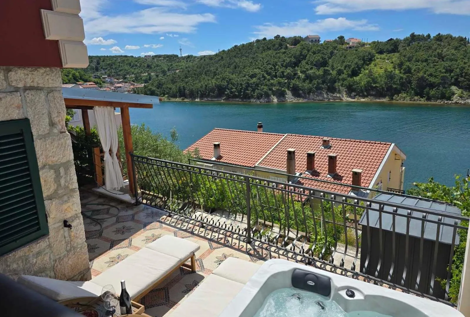 Apartments Mali Dvor Novigrad Novigrad  Croatia